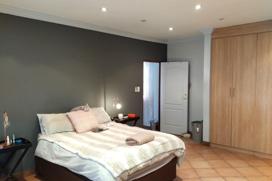 5 Bedroom Property for Sale in Meerhof North West